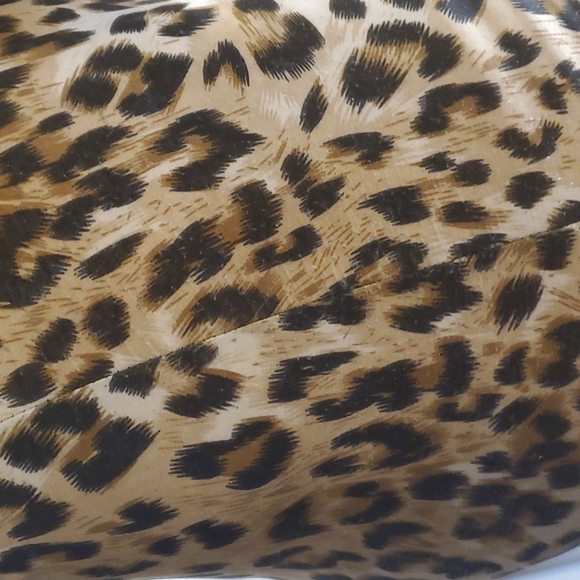 Sexy cheetah print dress with open back detail - Picture 3 of 3